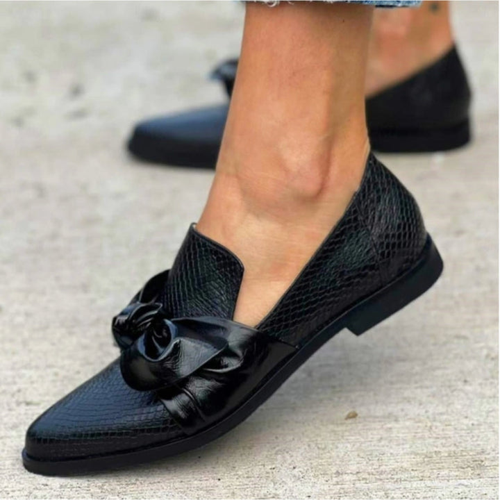 Olivia Sydney - Loafers with Bow Detail