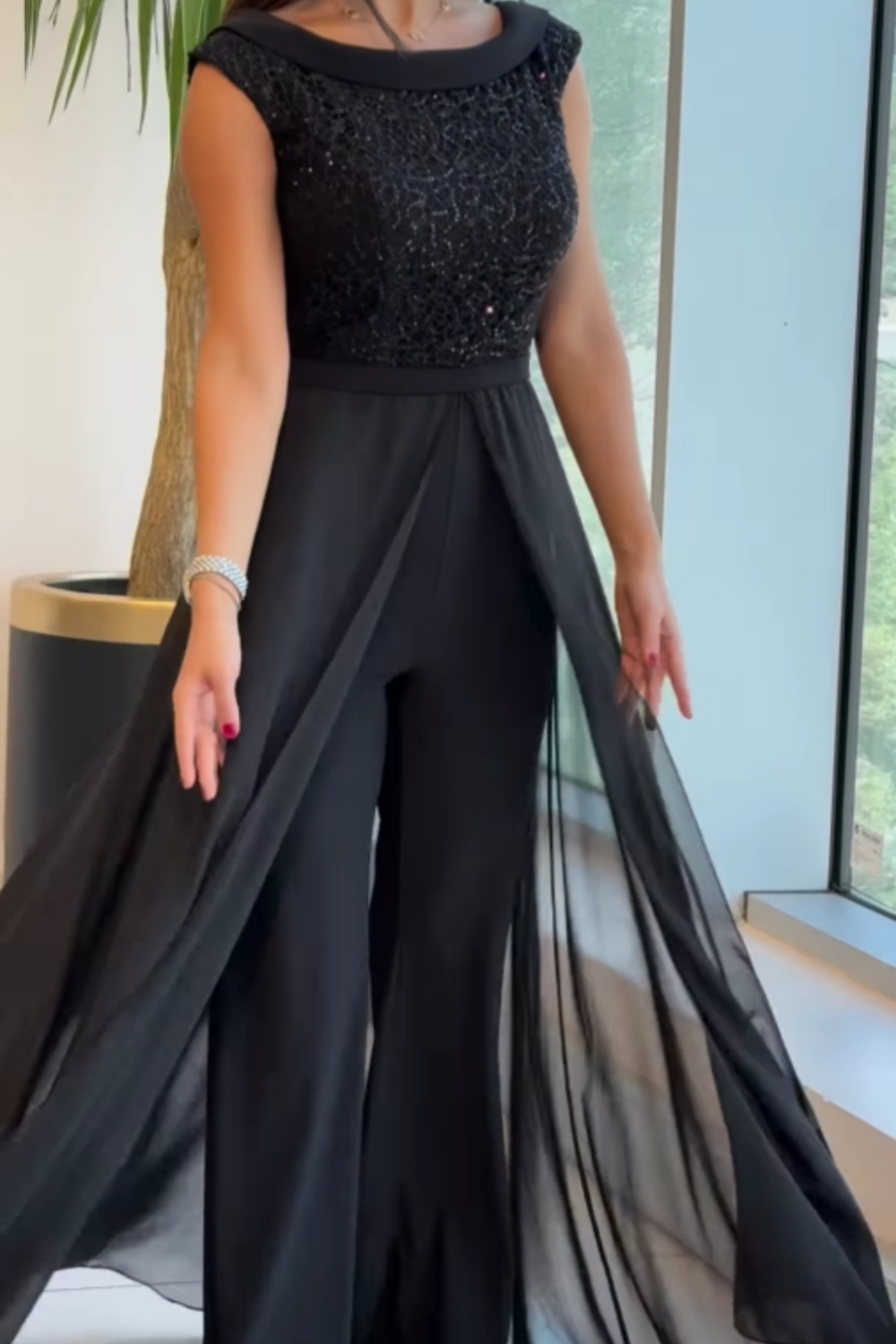 Olivia Sydney - Elegant Sleeveless Jumpsuit