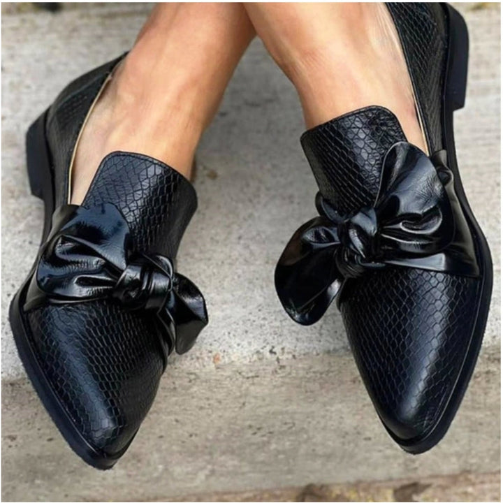 Olivia Sydney - Loafers with Bow Detail