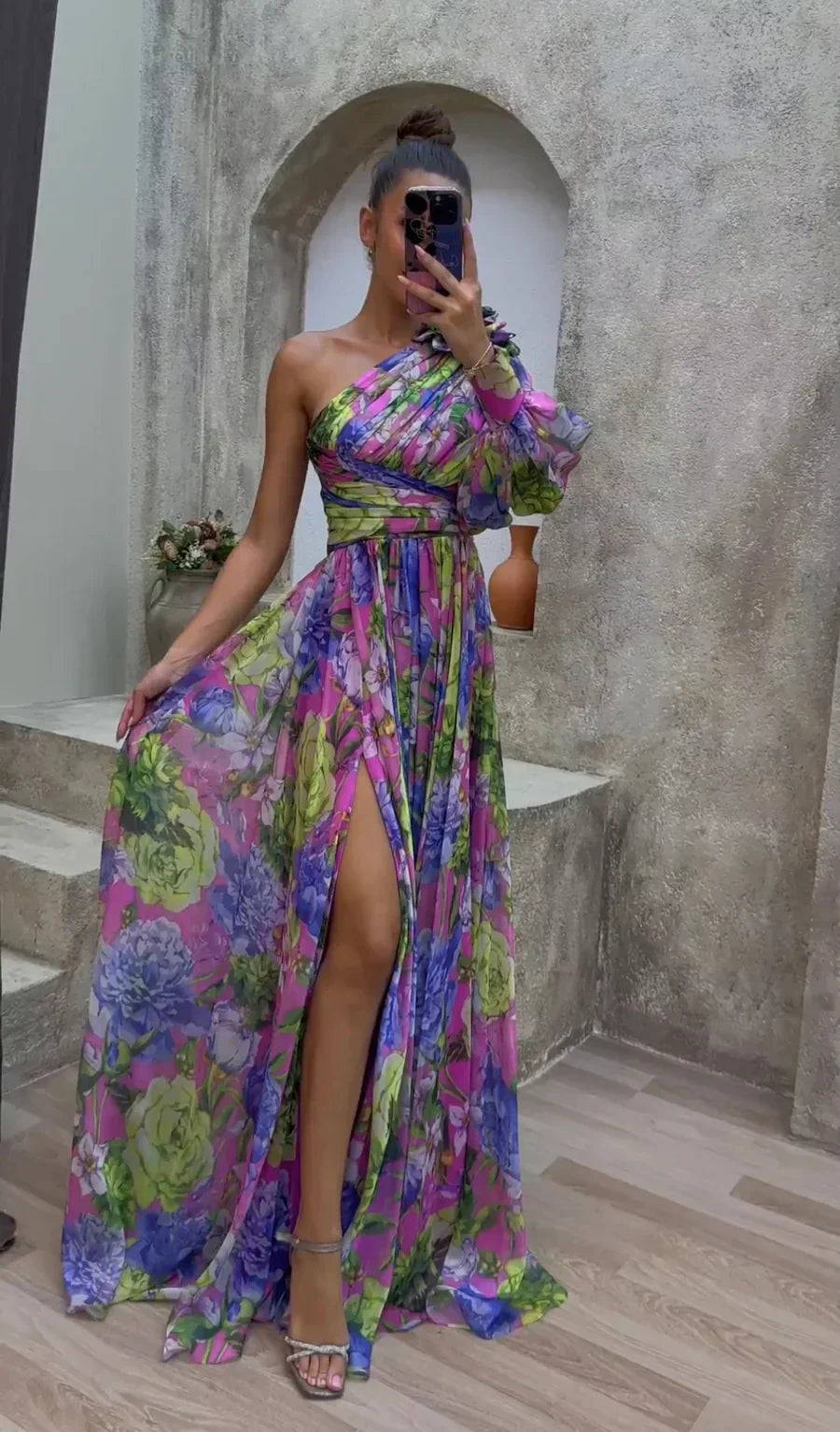 Olivia Sydney - Elegant and Flowing Dress