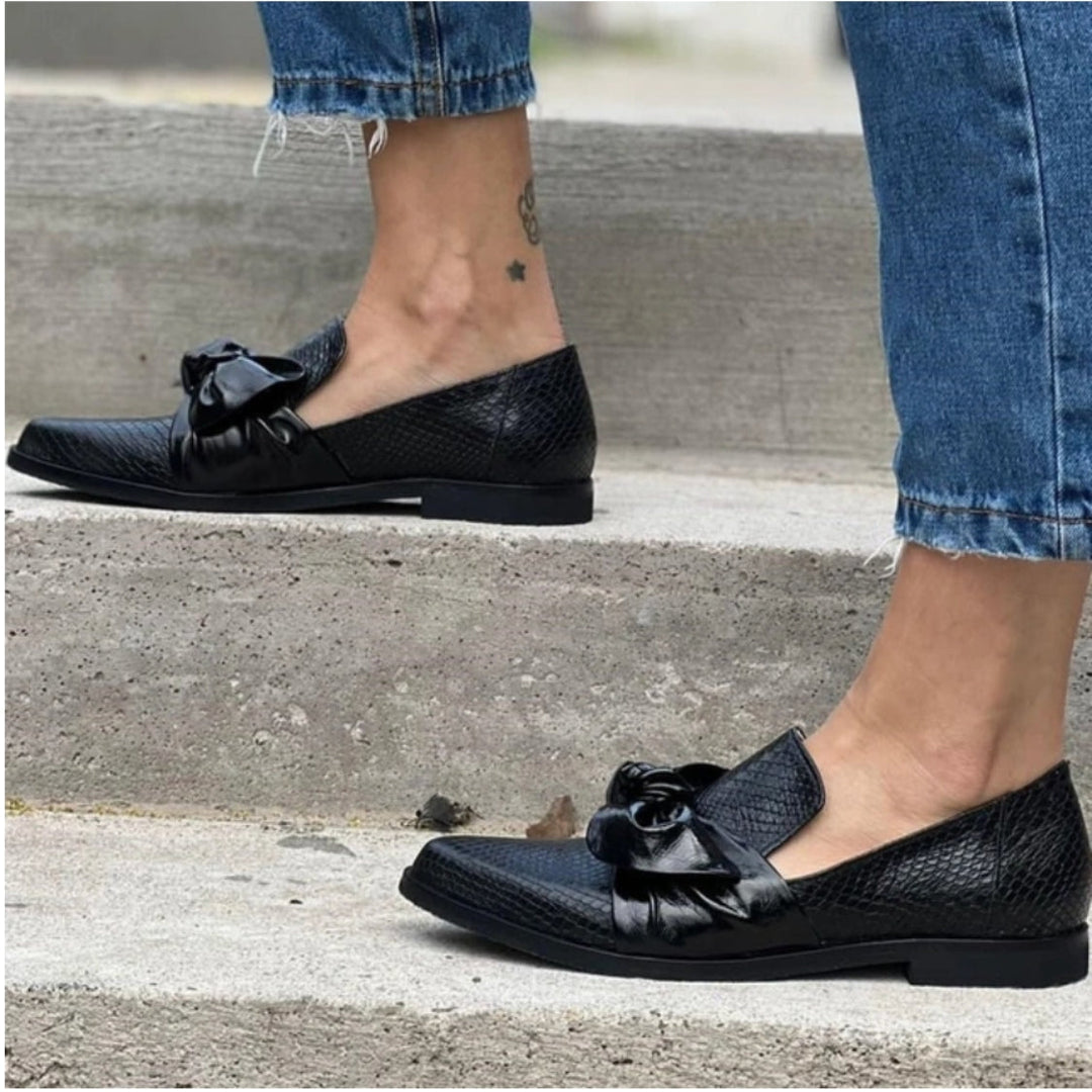 Olivia Sydney - Loafers with Bow Detail