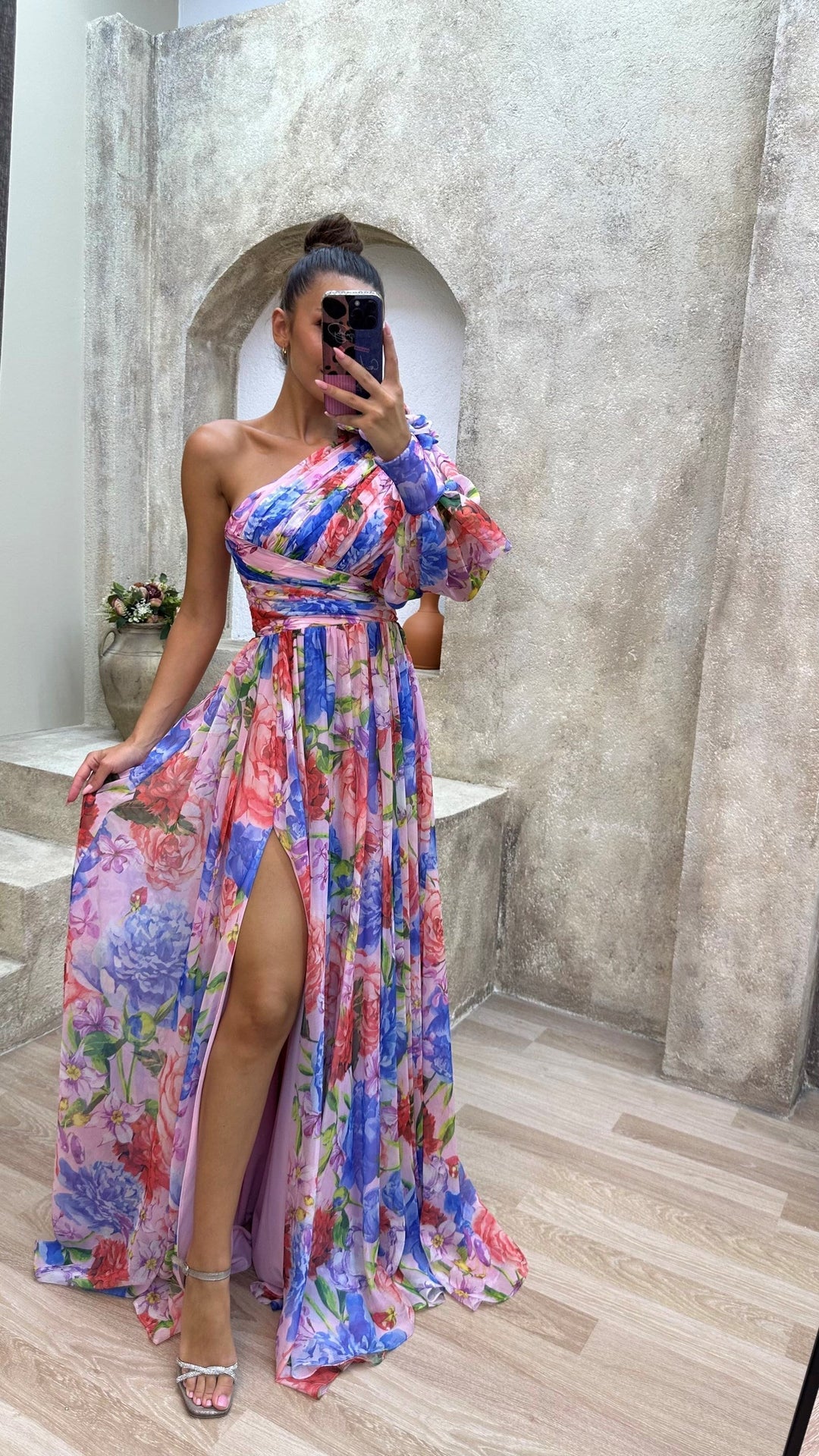 Olivia Sydney - Elegant and Flowing Dress