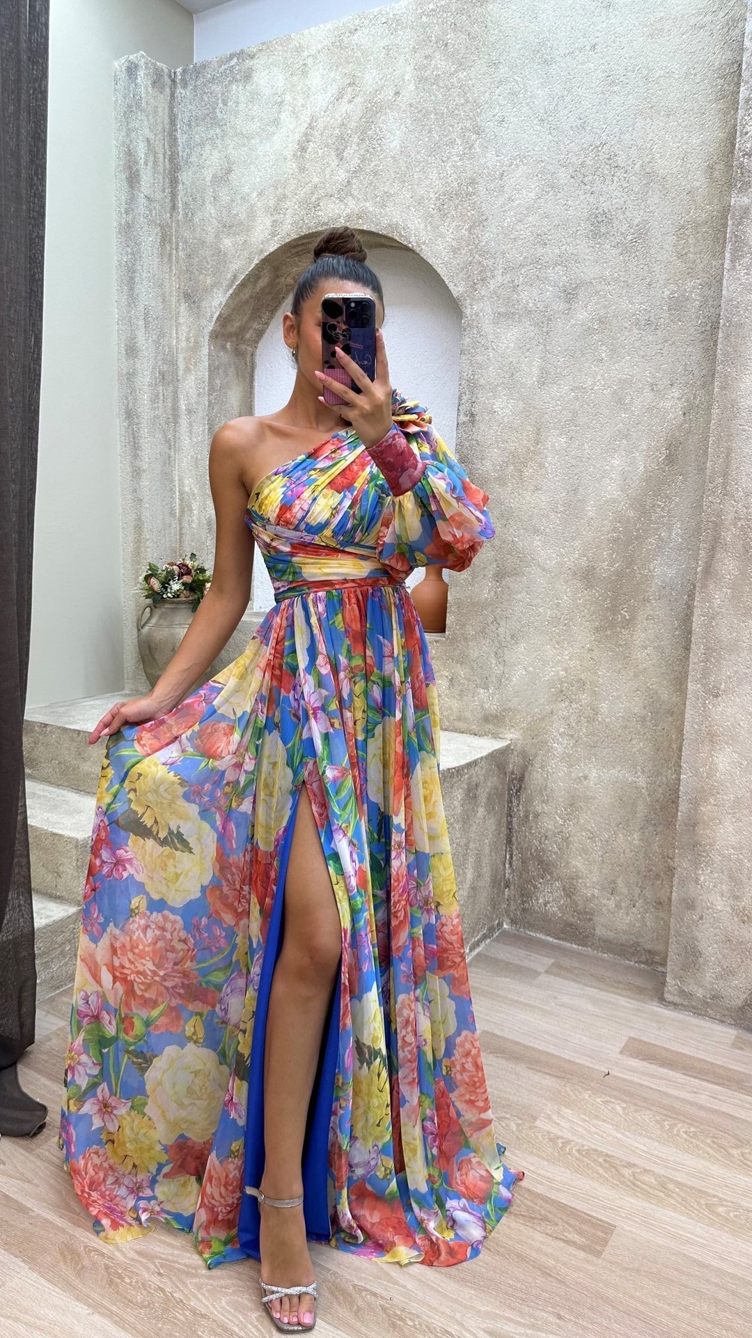 Olivia Sydney - Elegant and Flowing Dress