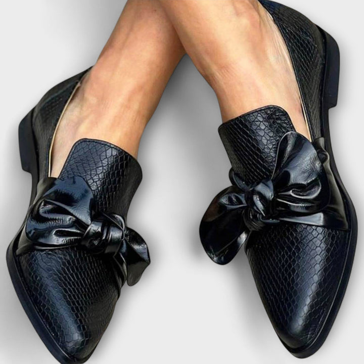 Olivia Sydney - Loafers with Bow Detail