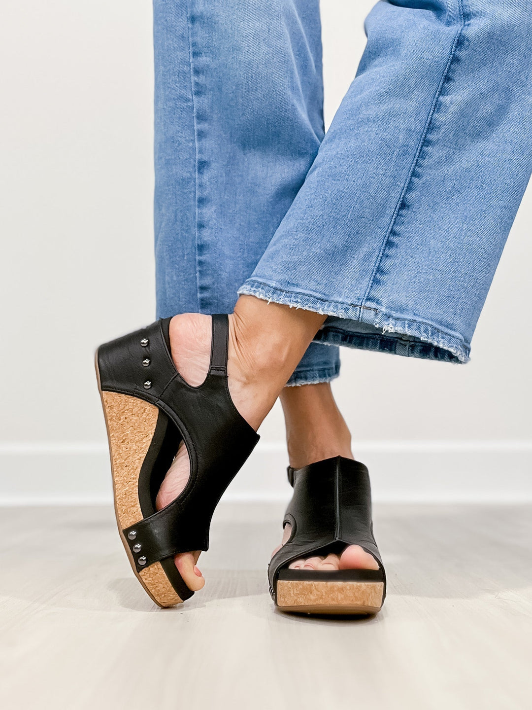 Olivia Sydney - shiny-heeled sandal