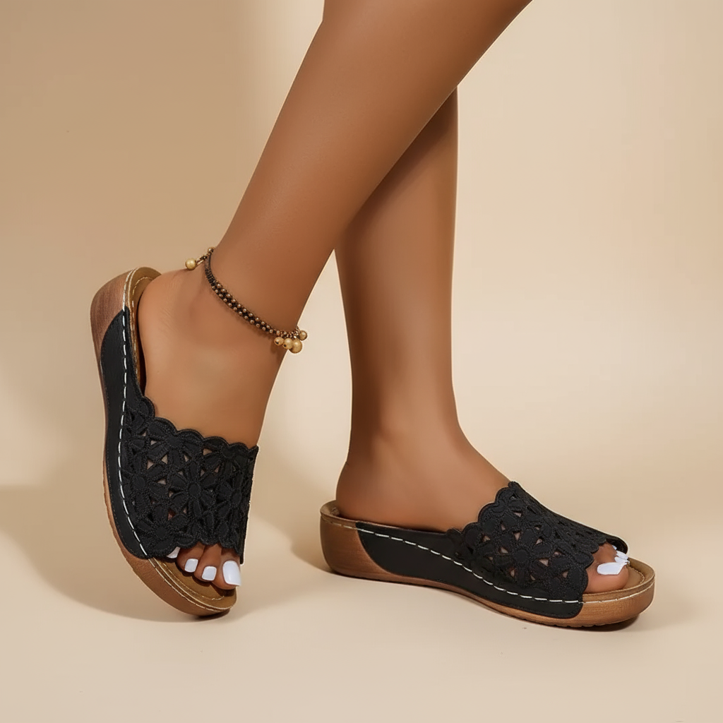 Olivia Sydney - ergonomic sandal with floral cutout