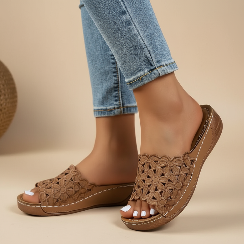 Olivia Sydney - ergonomic sandal with floral cutout